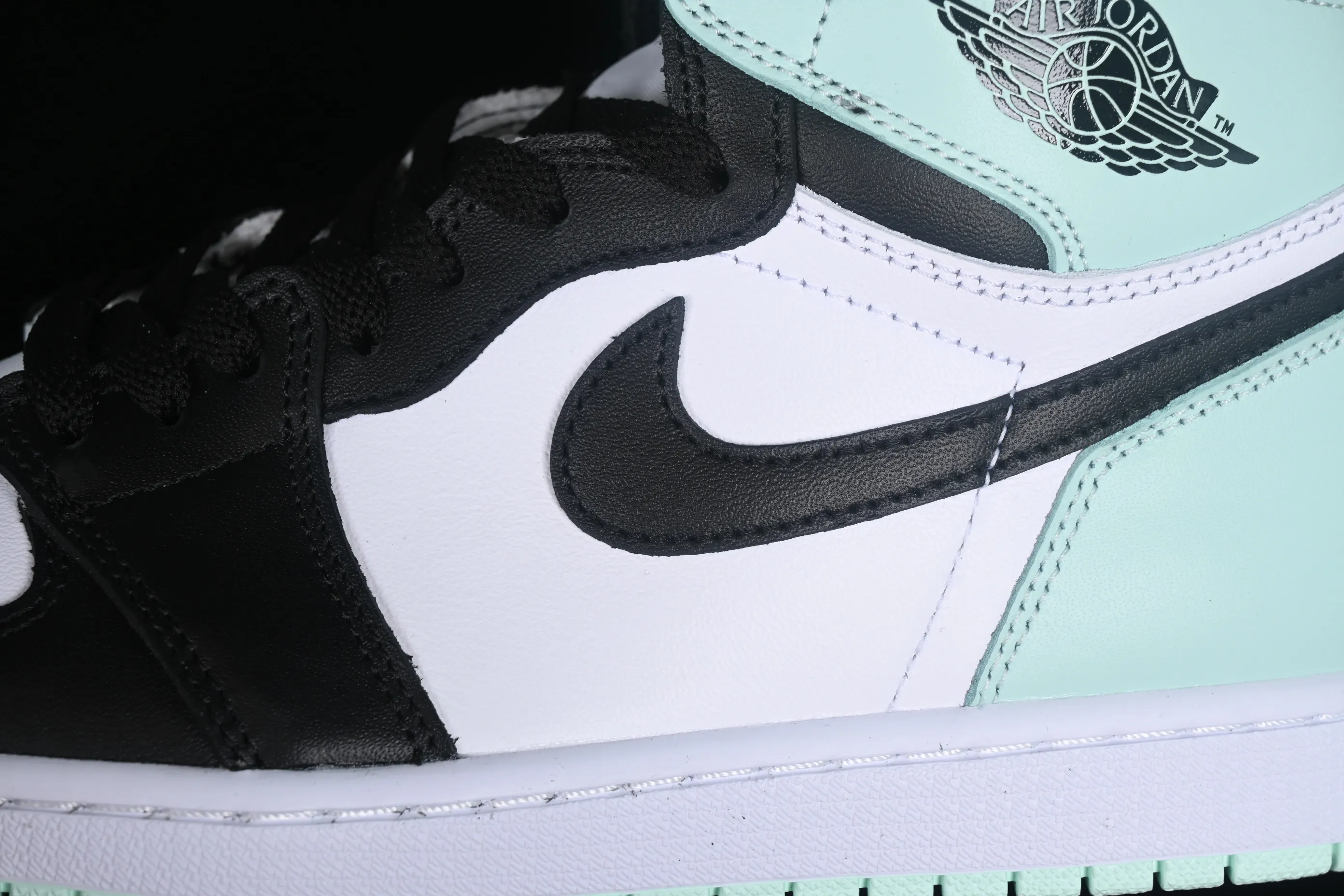 All categories Air Jordan Jordan series basketball shoes Air Jordan 1 High Air Jordan 1 Retro High OG "Lgloo" AJ1 Joe 1 mint green high-top basketball shoes 861428-100